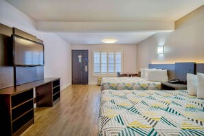 Premium bedding, desk, iron/ironing board, free WiFi
