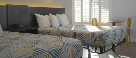 Ylelliset vuodevaatteet, työpöytä, silitysrauta/-lauta, ilmainen Wi-Fi