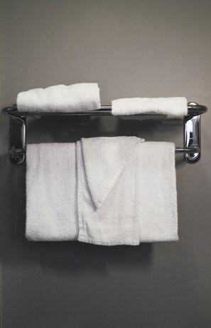 淋浴/盆浴组合、吹风机、毛巾