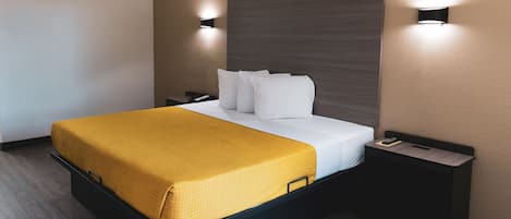 高档床上用品、羽绒被、加厚床垫、办公桌