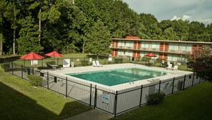 Outdoor pool - Express Inn & Suites (Palestine)