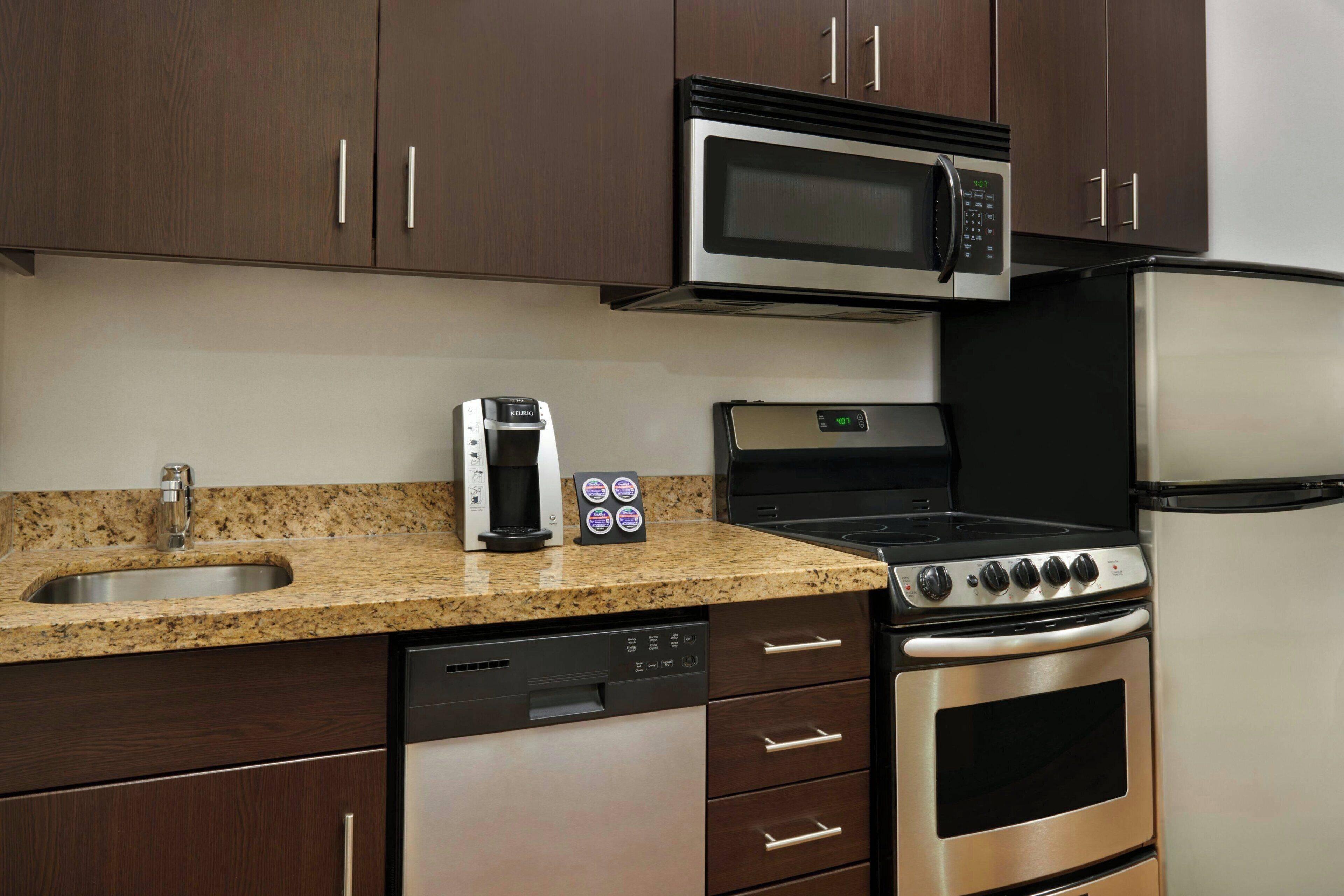 suite, 1 bedroom | premium bedding, desk, laptop workspace, blackout curtains