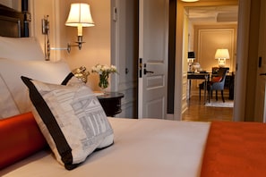 Deluxe Suite | Premium bedding, down duvets, pillow-top beds, minibar