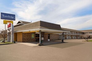 Exterior - Travelodge by Wyndham Cranbrook (Cranbrook)