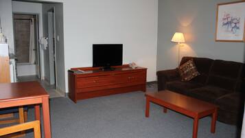 Suite, 1 Queen Bed, Non Smoking | Iron/ironing board, cots/infant beds, rollaway beds, Internet