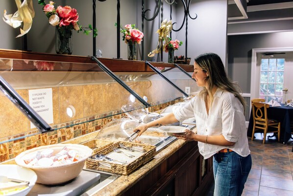 Petit déjeuner continental (11.99 USD par personne)