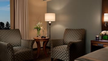 Caja fuerte, escritorio, espacio para trabajar con un portátil