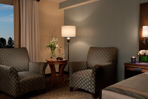 In-room safe, desk, laptop workspace, blackout drapes - Millennium Durham (Durham)