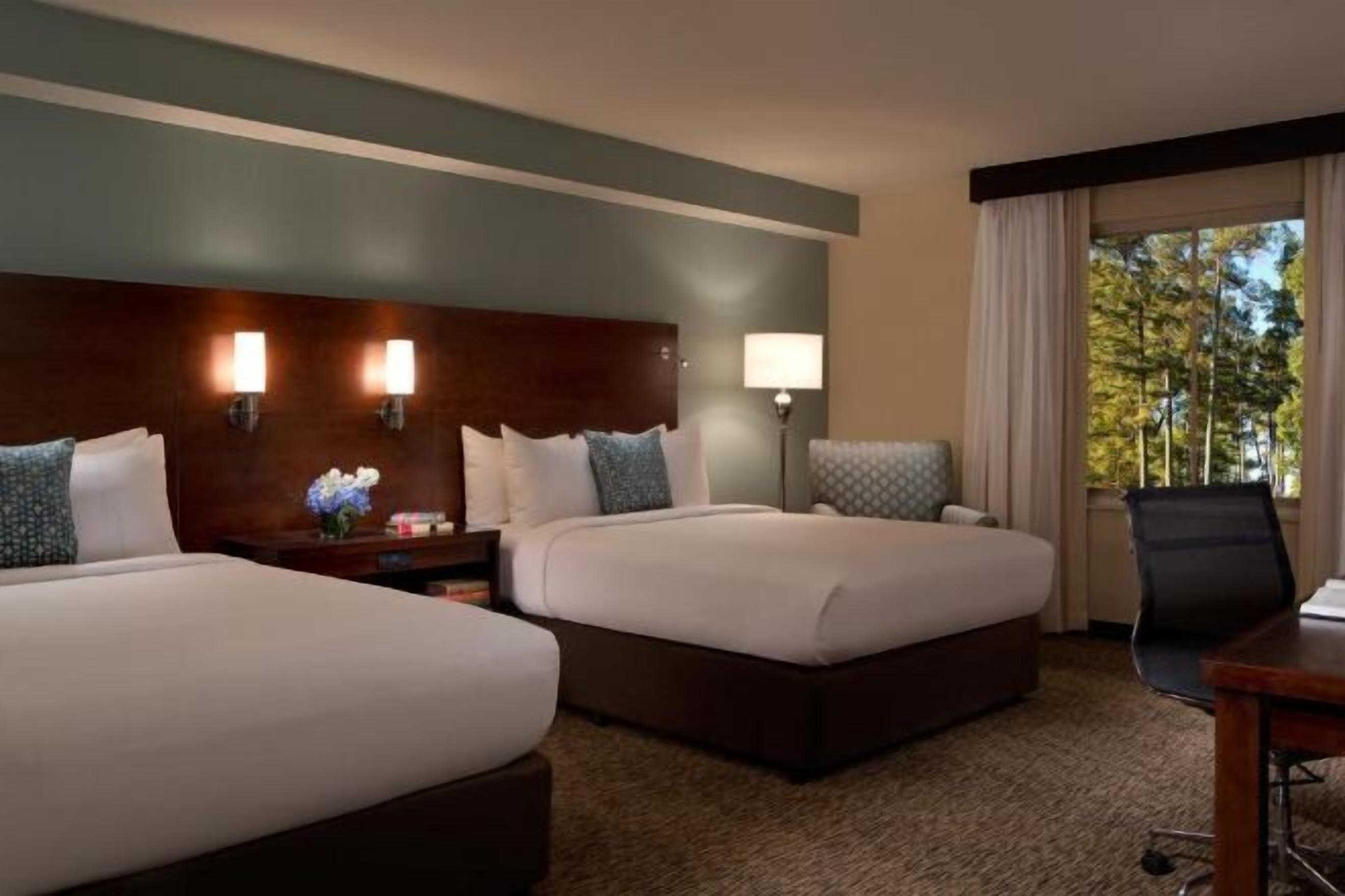 Caja fuerte, escritorio, espacio para trabajar con un portátil