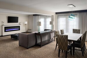 In-room safe, desk, laptop workspace, blackout drapes - Millennium Durham (Durham)