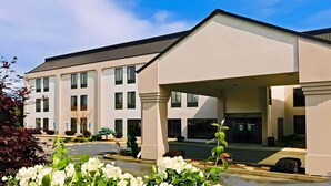 A modern building with a covered entrance, multiple windows, and a parking area. - Comfort Inn, Erie - Near Presque Isle (Erie)