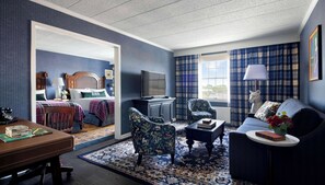 Suite, 2 Queen Beds | Living area