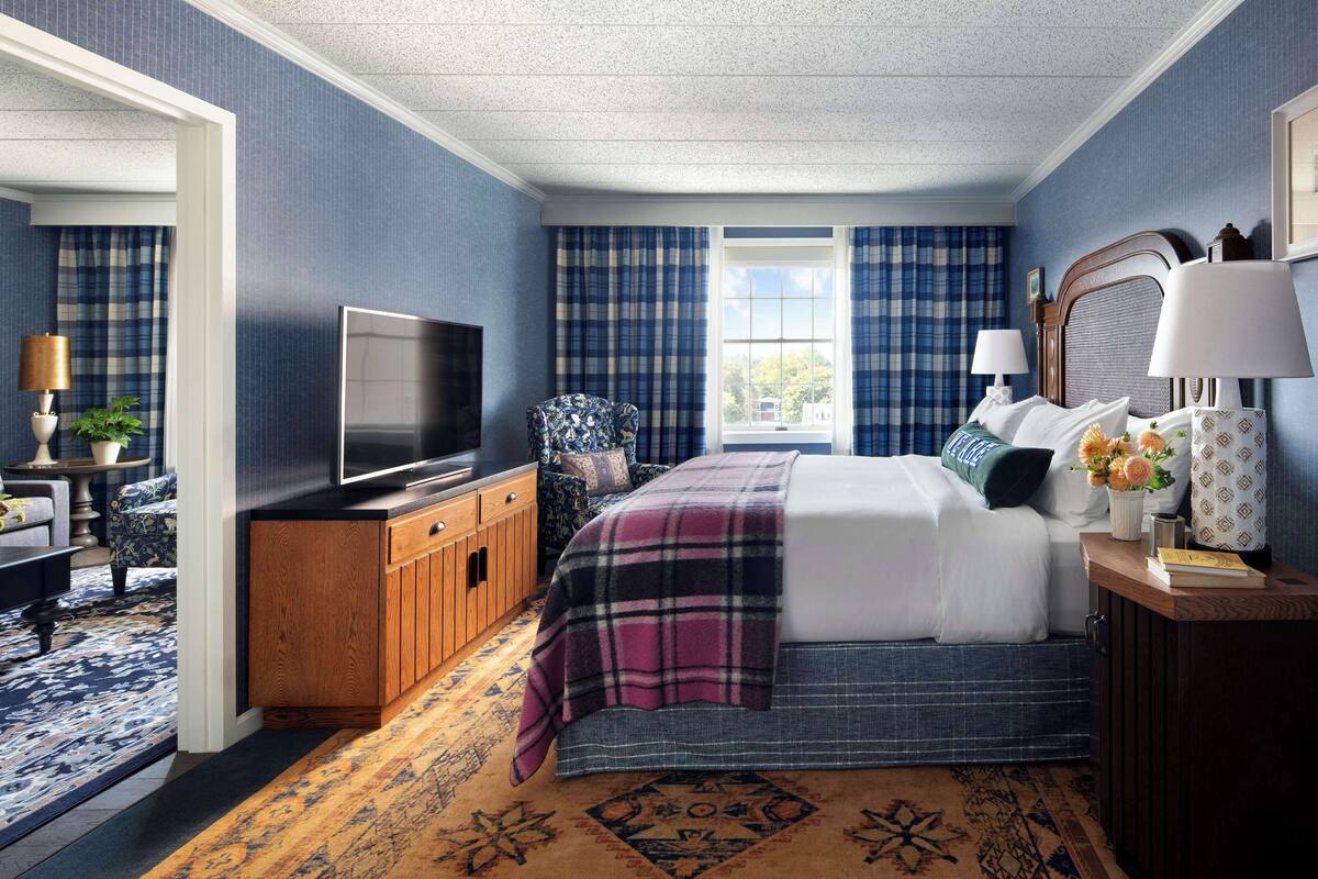 1 bedroom, hypo-allergenic bedding, pillow-top beds, in-room safe