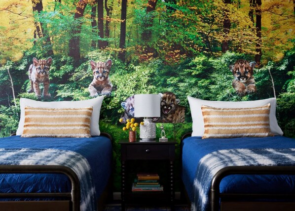 Family Room, 1 King Bed | 1 bedroom, hypo-allergenic bedding, pillow-top beds, in-room safe