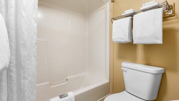 Standard Room, 1 King Bed, Non Smoking | Bathroom | Combined shower/tub, hair dryer, towels