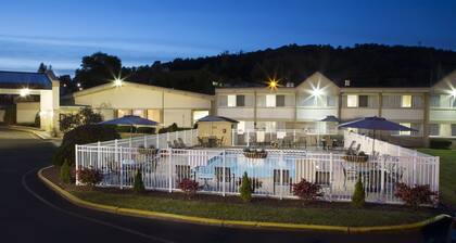 Quality Inn & Suites Vestal Binghamton near University