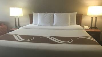 書桌、熨斗/熨衫板、嬰兒床 (收費)、摺床/加床 (收費)