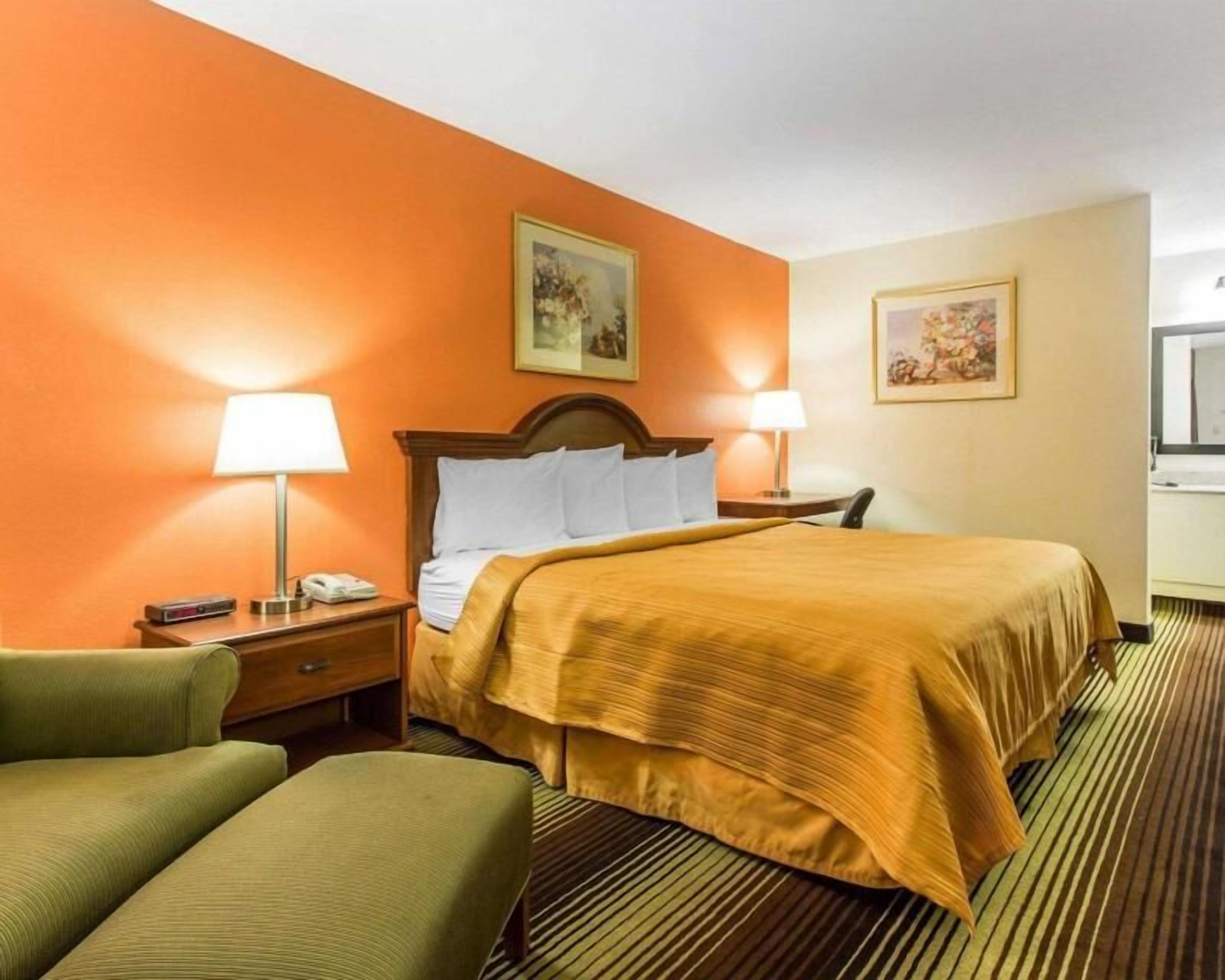 Minibar, desk, iron/ironing board, free WiFi