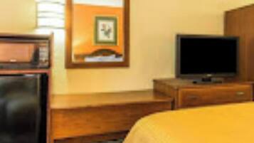 Minibar, escritorio, tabla de planchar con plancha y wifi gratis