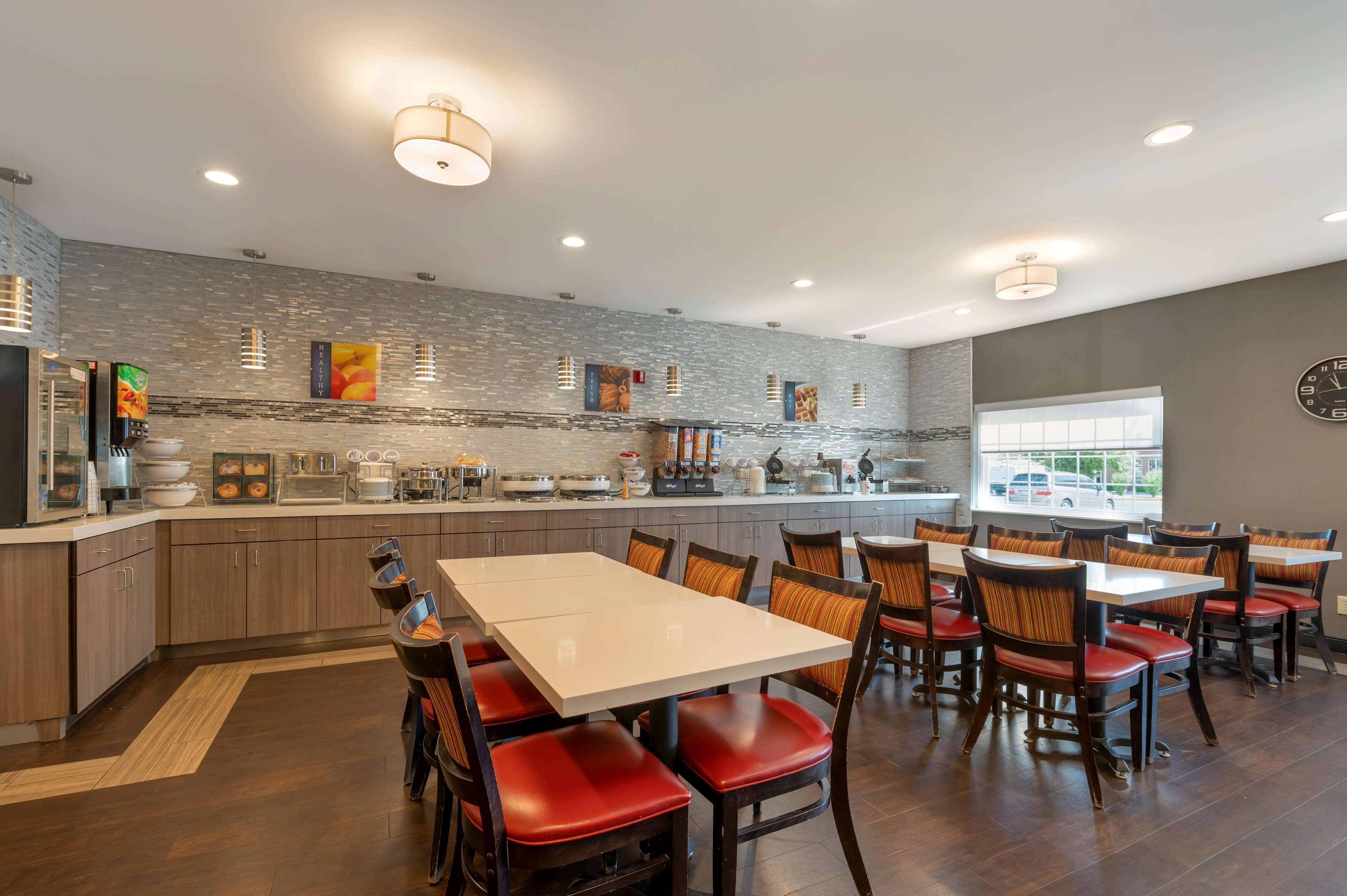 free daily full breakfast