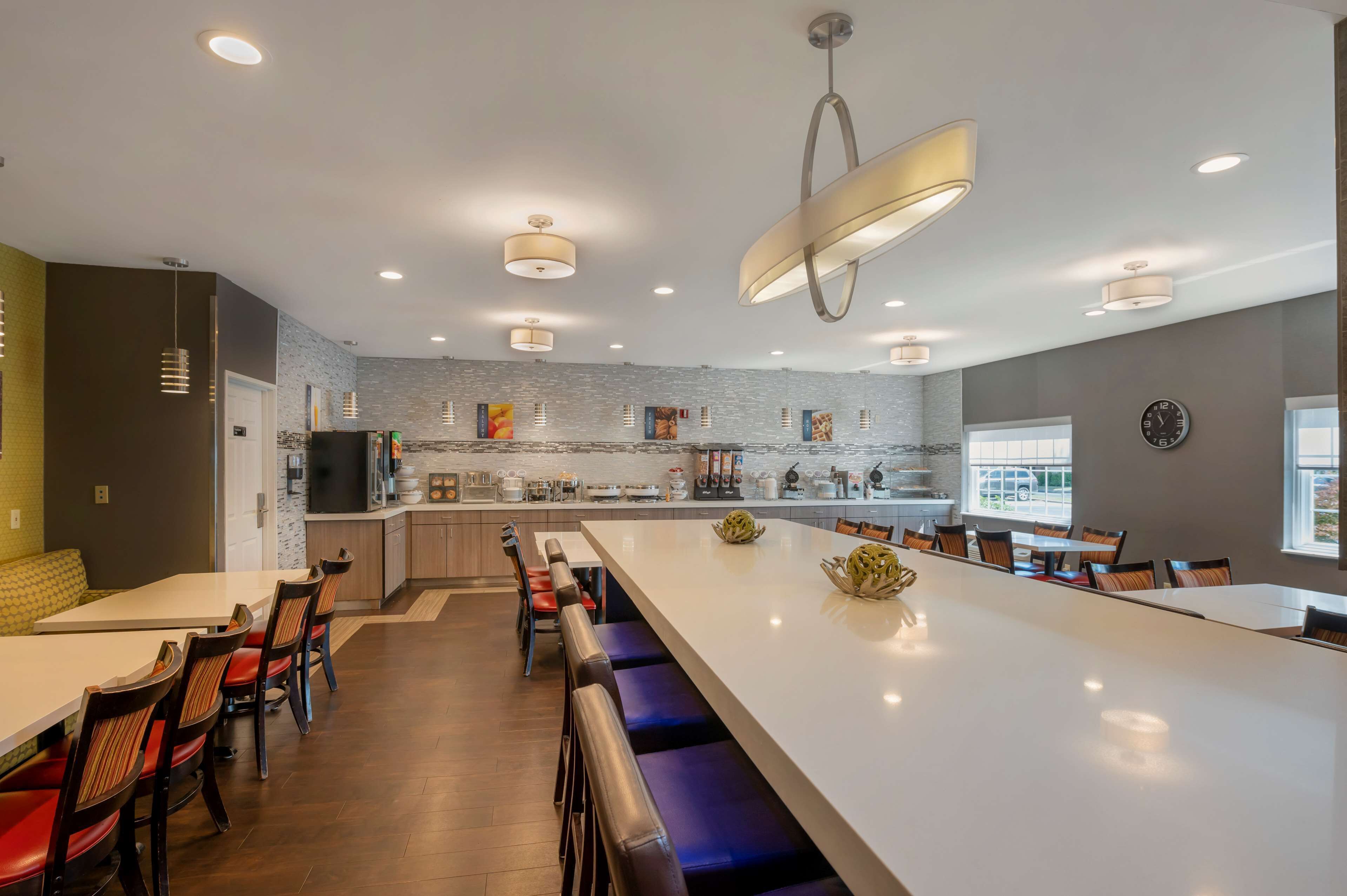 free daily full breakfast