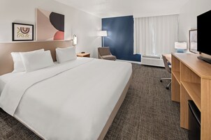 Habitación, 1 cama de matrimonio grande | Ropa de cama de alta calidad y colchones con acolchado adicional