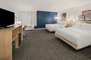 Zimmer, 2 Queen-Betten, barrierefrei (Mobility & Hearing, Roll-in Shower) | Hochwertige Bettwaren, Pillowtop-Betten, Zimmersafe, Schreibtisch