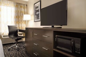 Premium bedding, pillowtop beds, in-room safe, desk