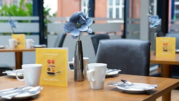 每日供應吃到飽早餐 (每人 GBP16.95)