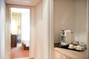 In-room safe, desk, soundproofing, free WiFi - New Hotel Charlemagne (Brussels)