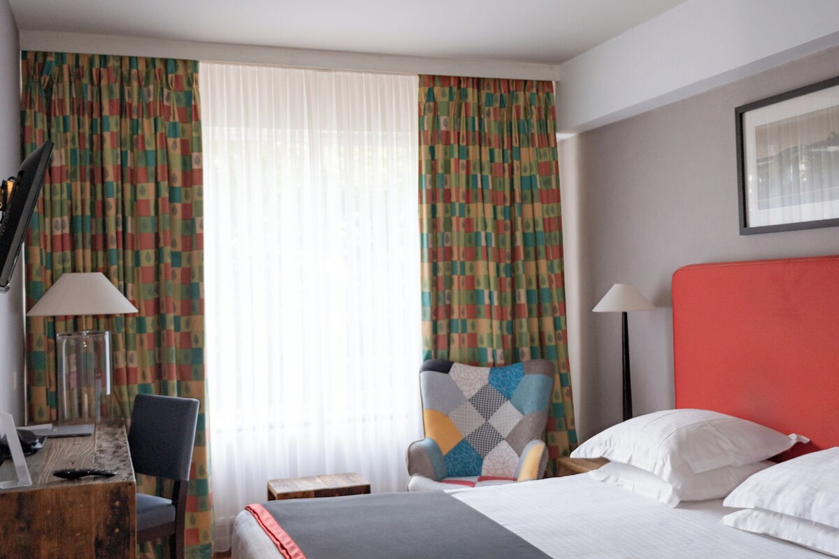 City Room | In-room safe, desk, soundproofing, WiFi (free)