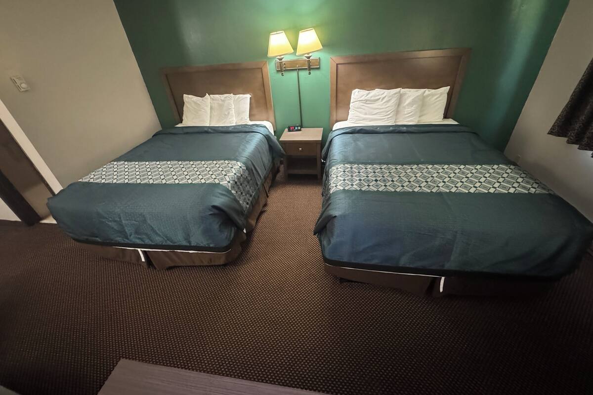 Kamer, 2 queensize bedden, niet-roken | Een bureau, gratis wifi, beddengoed