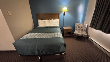 Quarto, 1 cama Queen, para não fumantes | Escrivaninha, Wi-Fi de cortesia, roupa de cama