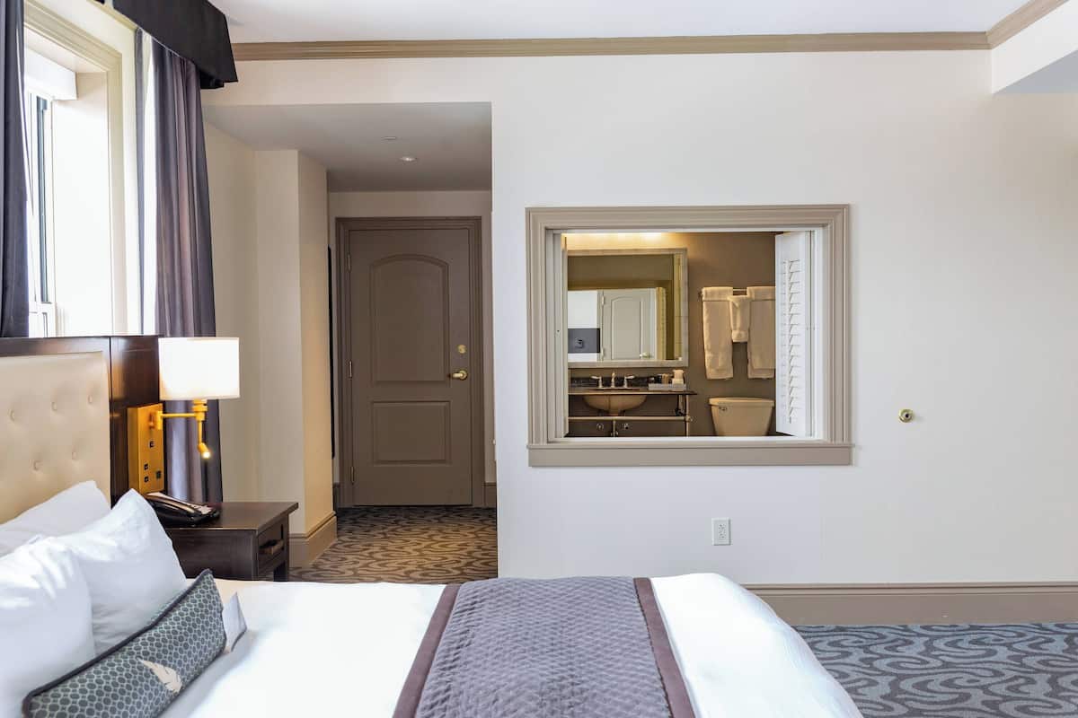 Chambre, 1 trÚs grand lit, non-fumeurs | 1 chambre, literie de qualité supérieure, surmatelas, minibar