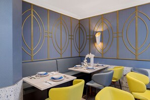 Daily buffet breakfast for a fee - Commodore Hotel (London)
