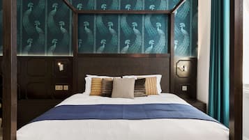 Signature Studio Suite | Peralatan tempat tidur hipoalergenik, peti besi dalam bilik, meja