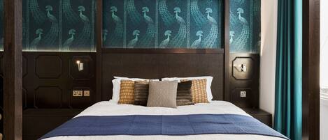 Signature Studio Suite | 1 bedroom, hypo-allergenic bedding, in-room safe, desk