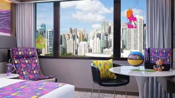 Roupas de cama premium, frigobar, cofres nos quartos, escrivaninha
