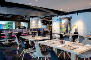 2 restaurants, breakfast, lunch, dinner served; international cuisine