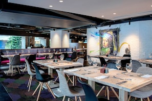 2 Restaurants, Frühstück, Mittagessen, Abendessen, internationale Küche