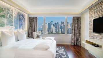 Executive Suite, 1 King Bed, Non Smoking (Prk Ln, Exec lounge acc, Panoramic vw) | 1 bedroom, premium bedding, minibar, in-room safe