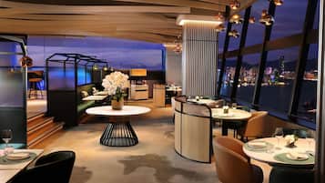 2 restaurants, breakfast, lunch, dinner served; international cuisine