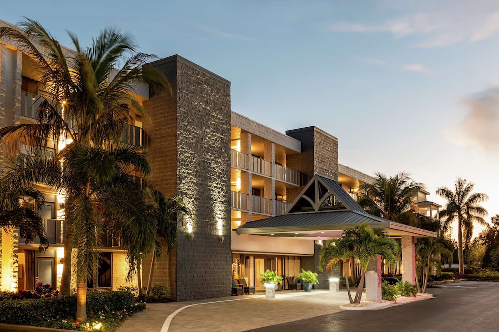 Spark by Hilton Sarasota Siesta Key Gateway
