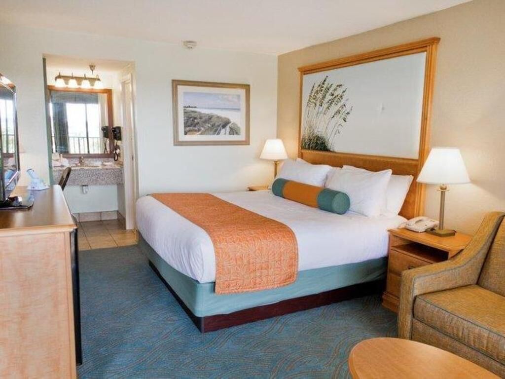 Pillowtop-patjalliset sängyt, työpöytä