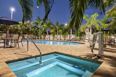 Outdoor pool, pool umbrellas, sun loungers. Spark by Hilton Sarasota Siesta Key Gateway