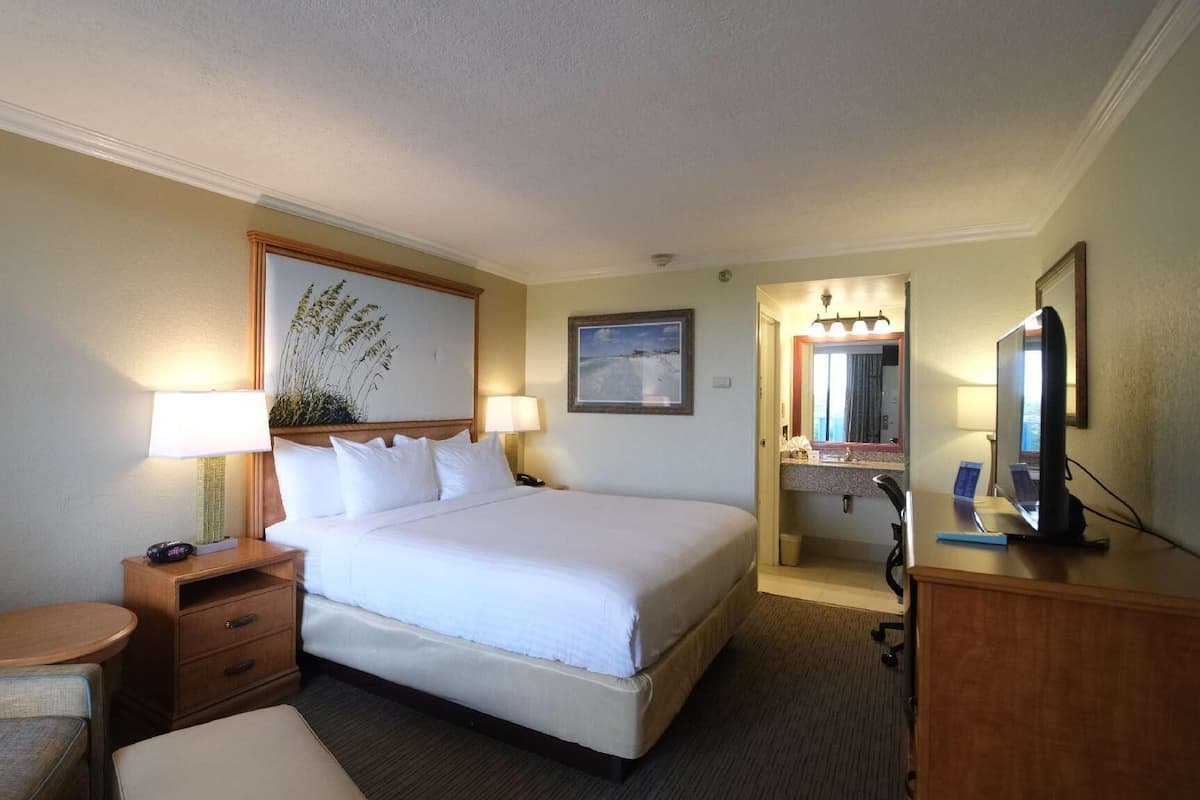 Pillowtop-patjalliset sängyt, työpöytä