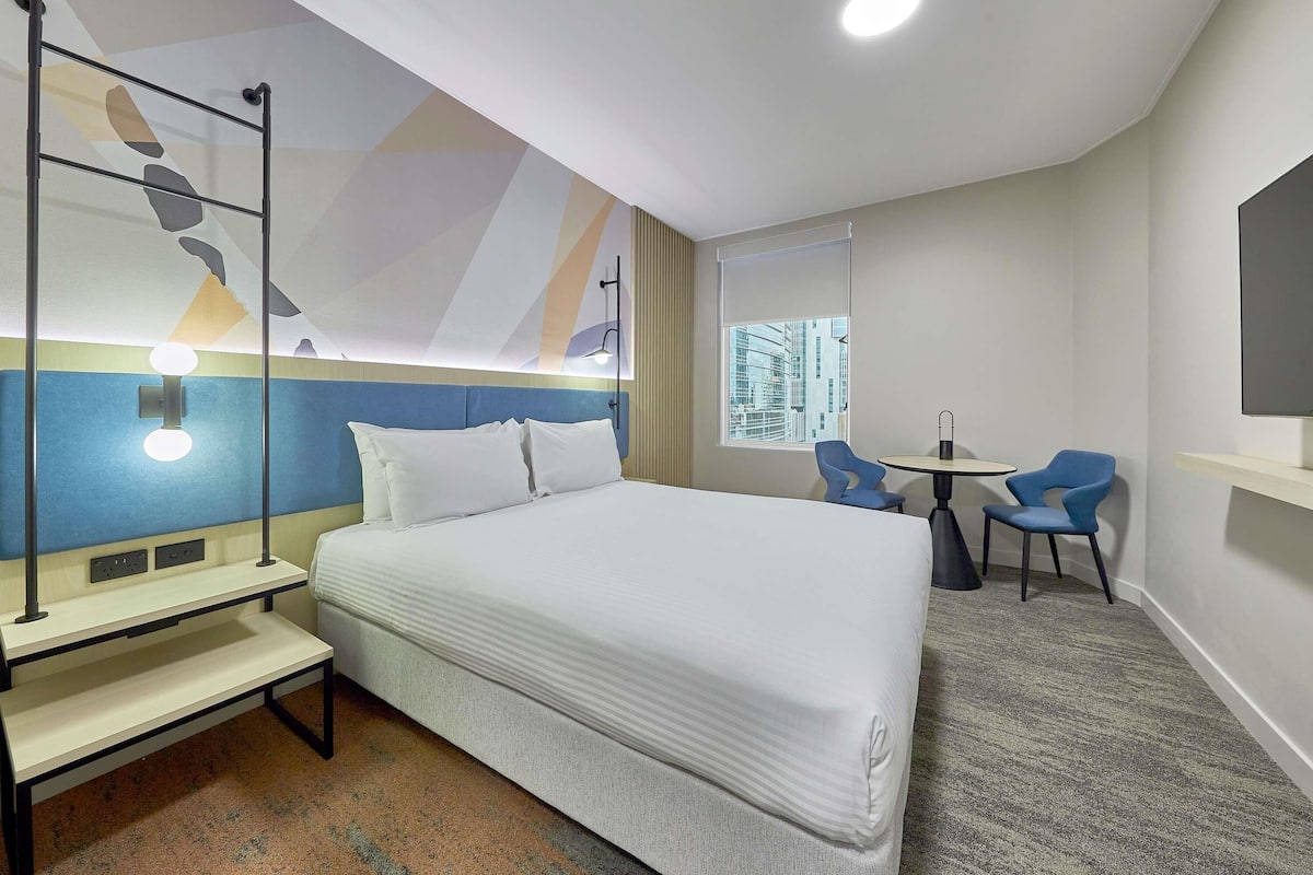 Premium bedding, in-room safe, desk, soundproofing