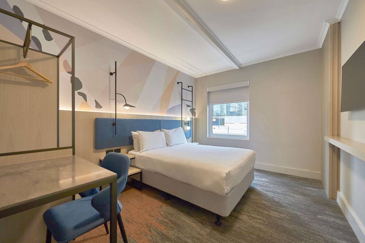 Standard Room, 1 Double Bed, Accessible | Premium bedding, in-room safe, desk, soundproofing