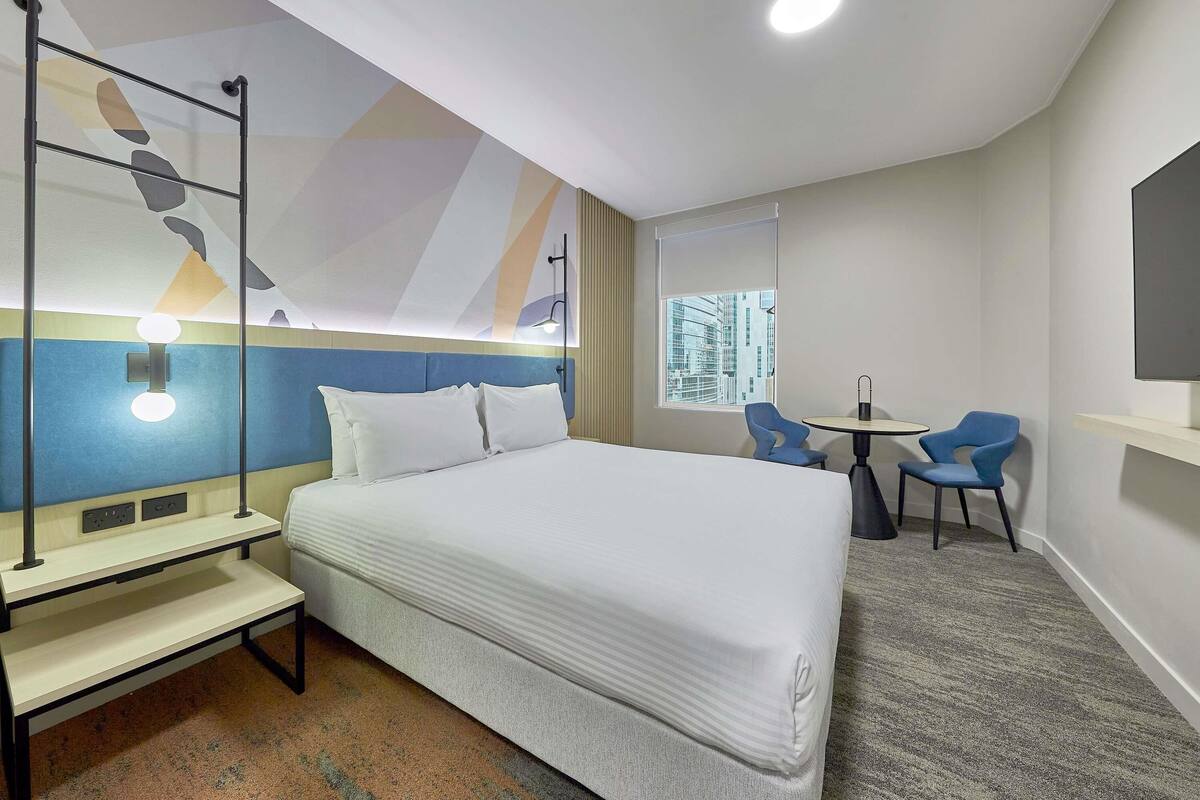 Standard Room, 1 Double Bed | Premium bedding, in-room safe, desk, soundproofing