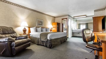 Standard Room, 1 King Bed, Non Smoking | In-room safe, desk, laptop workspace, blackout curtains